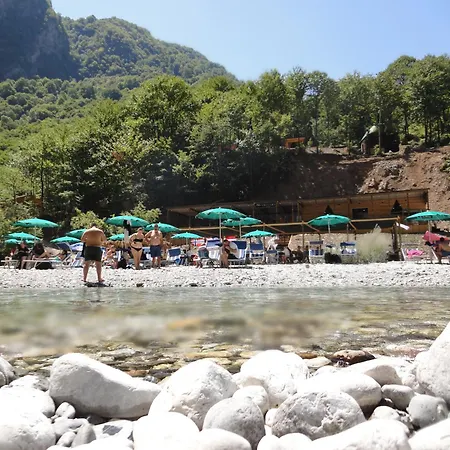 Villa's Gio Shala River Moll' e Shoshit