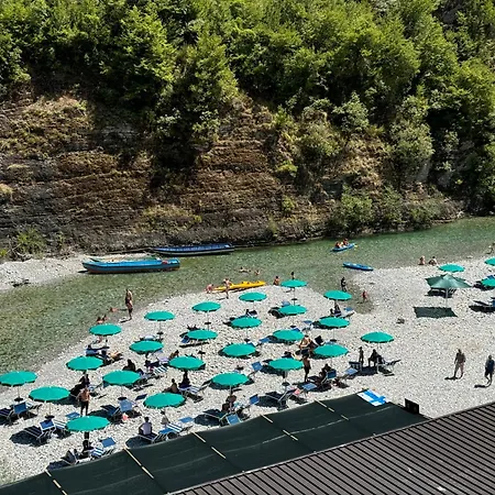 Willa Villa's Gio Shala River *