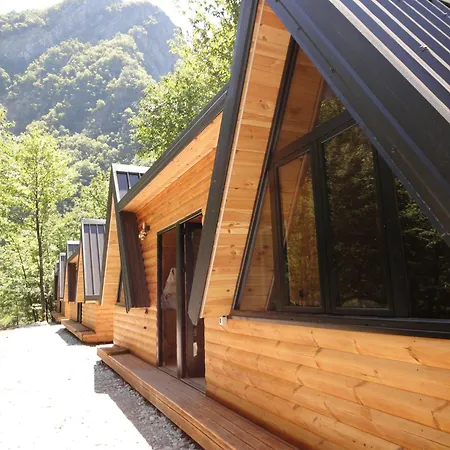 Villa's Gio Shala River Moll' e Shoshit