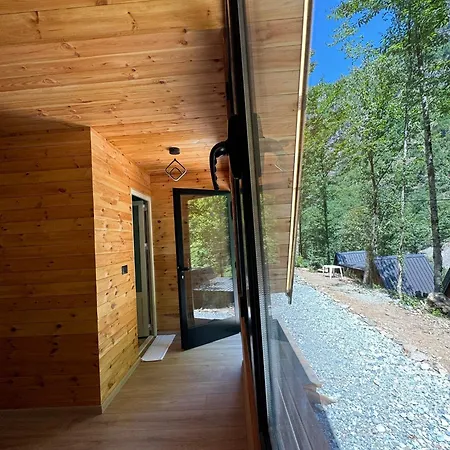 Villa's Gio Shala River * Moll' e Shoshit