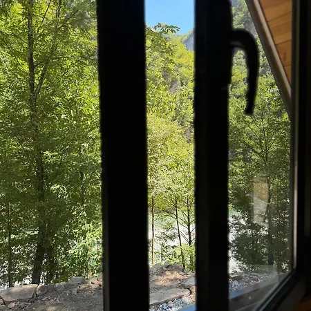 Villa's Gio Shala River Willa Moll' e Shoshit