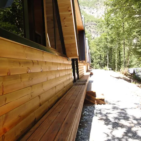 Willa Villa's Gio Shala River Moll' e Shoshit