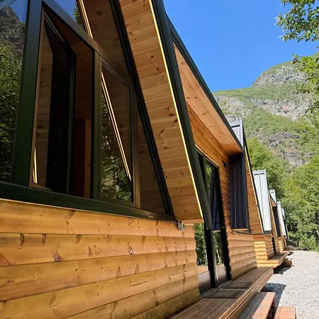 Villa's Gio Shala River * Moll' e Shoshit