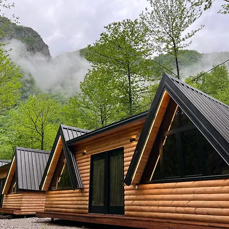 Villa's Gio Shala River * Moll' e Shoshit