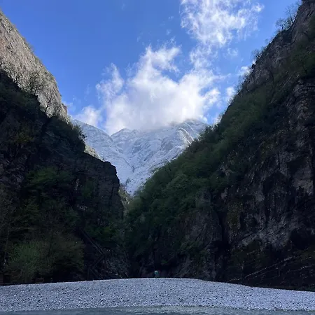 Villa's Gio Shala River * Moll' e Shoshit