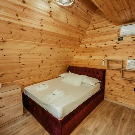 Villa's Gio Shala River Moll' e Shoshit